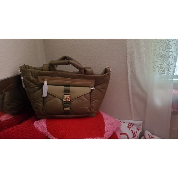 Purses purses purses! - Picture 5 of 15